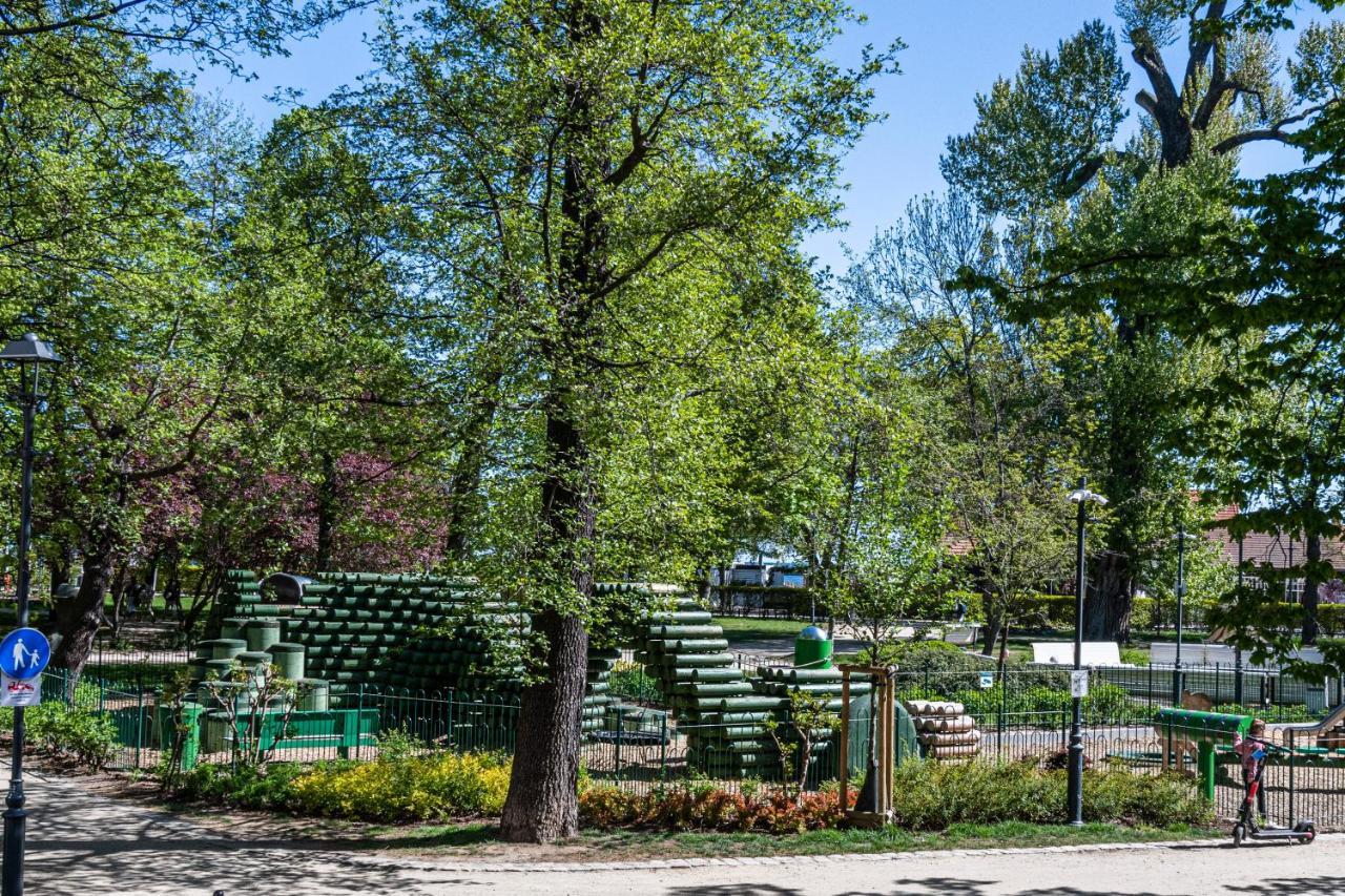 Park Apartment *